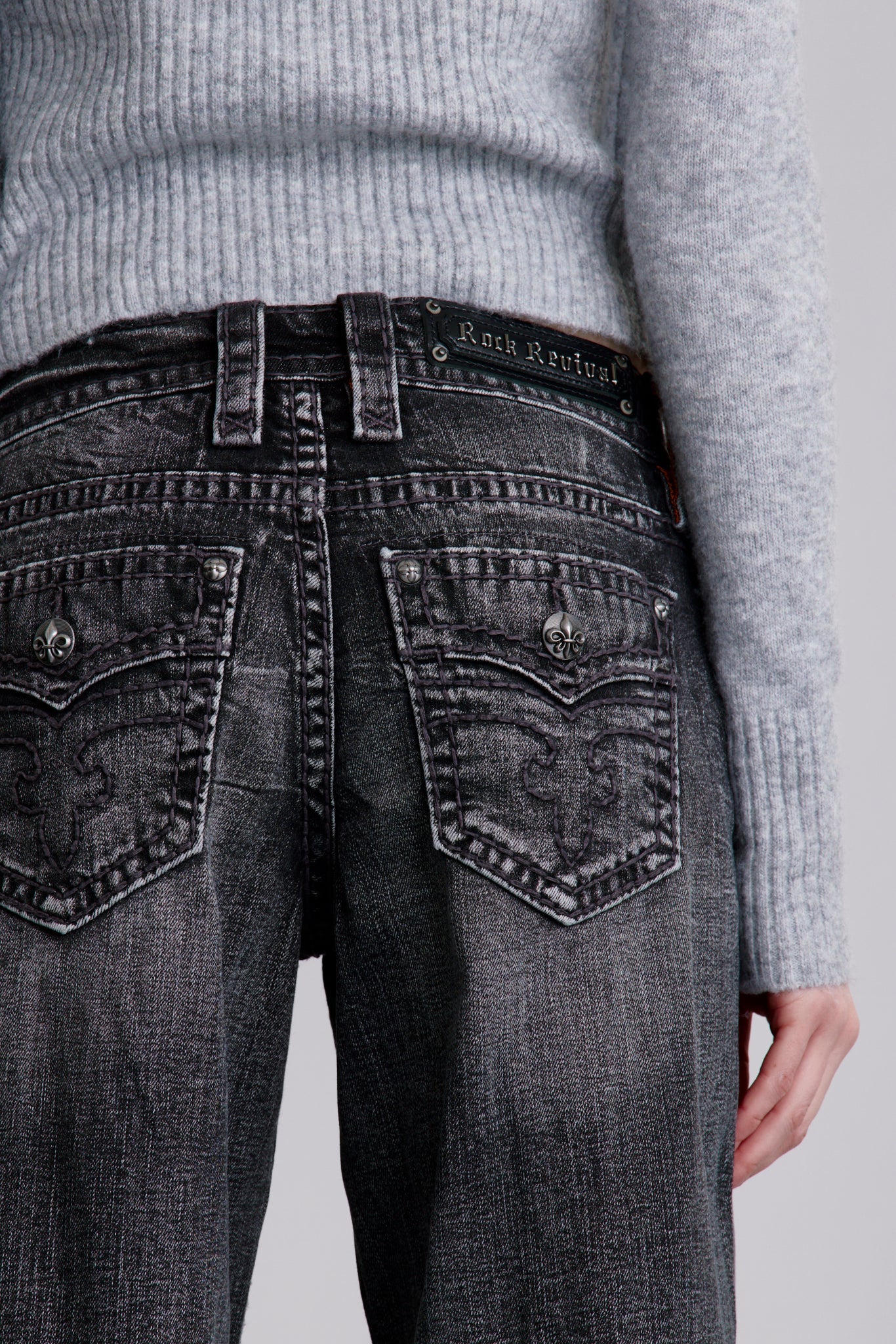 Titania Low-Rise Baggy Jeans in Vintage Black