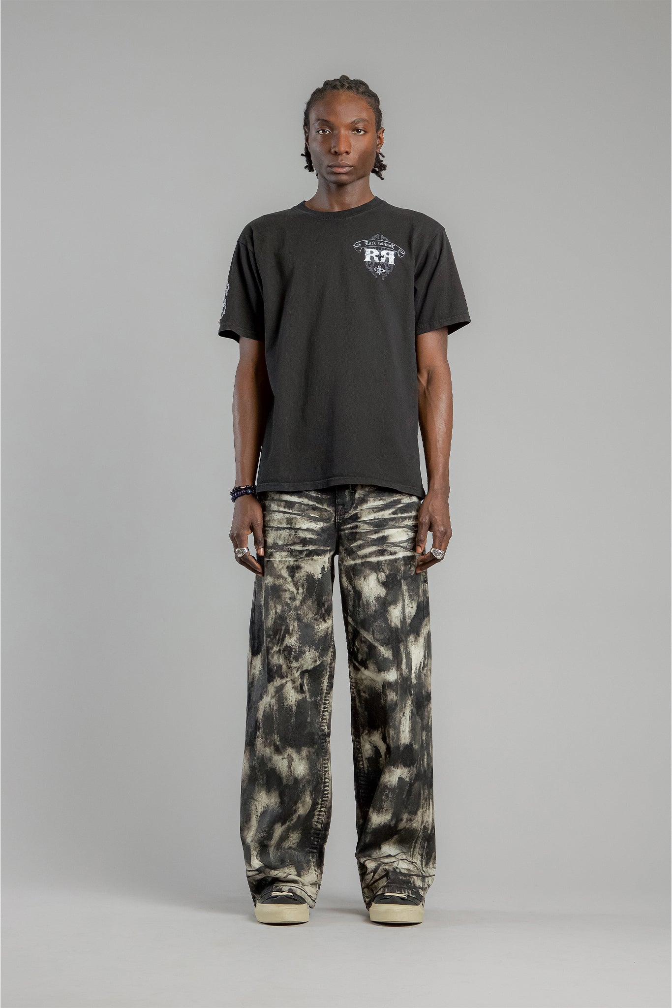 Cross Forme Tee in Black Dust/White