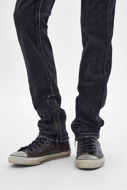 Charlie Slim Jeans in Black Wash