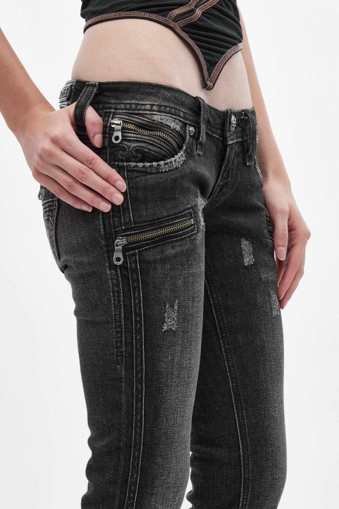Kamil Super Low-Rise Bootcut Jeans in Faded Black