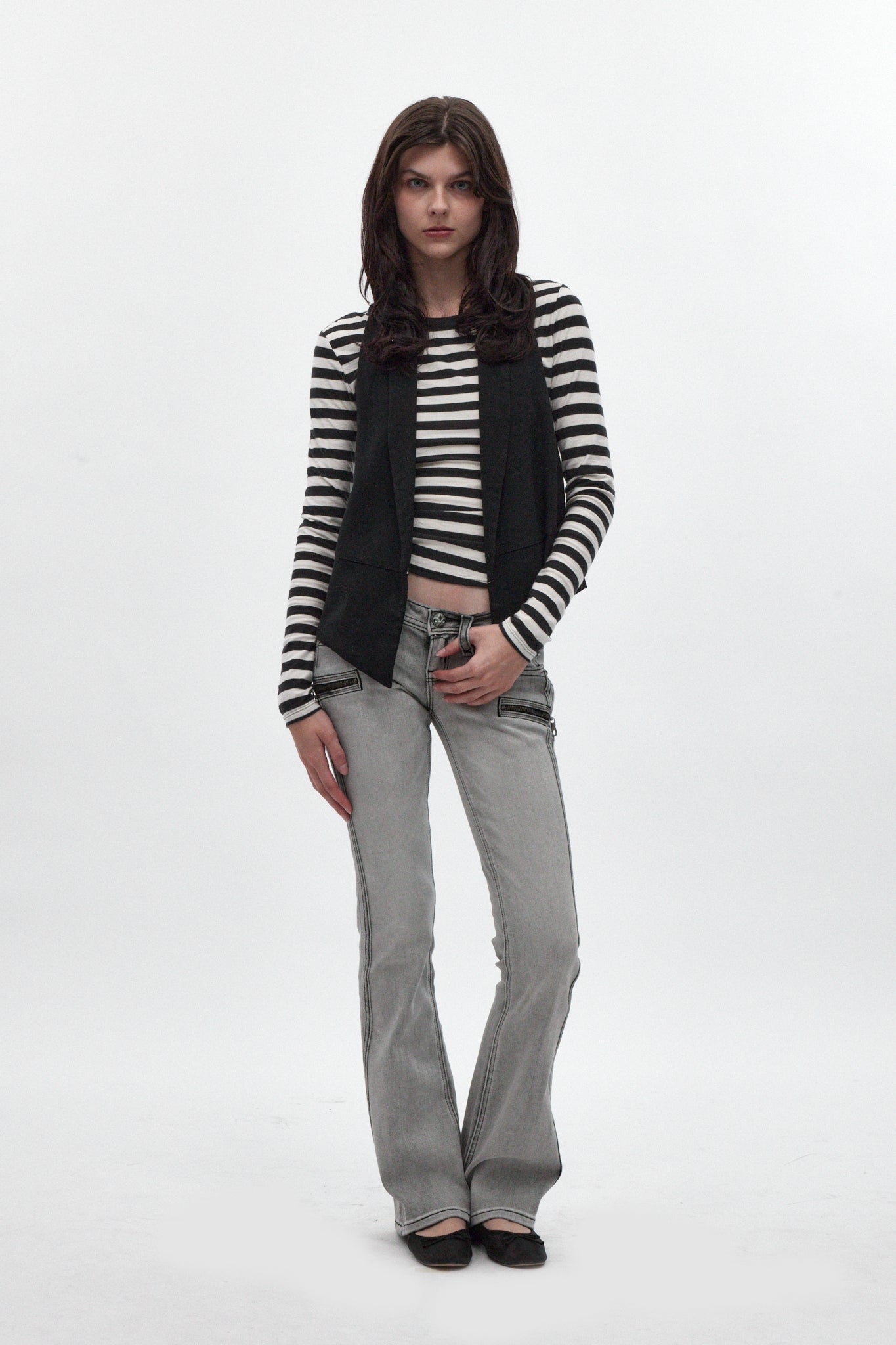 Kamil Super Low-Rise Bootcut Jeans in Light Gray