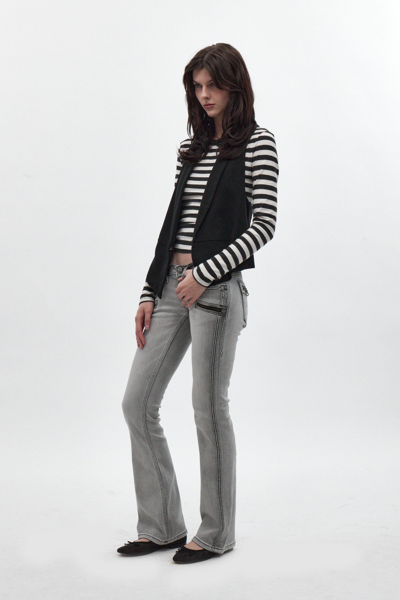 Kamil Super Low-Rise Bootcut Jeans in Light Gray