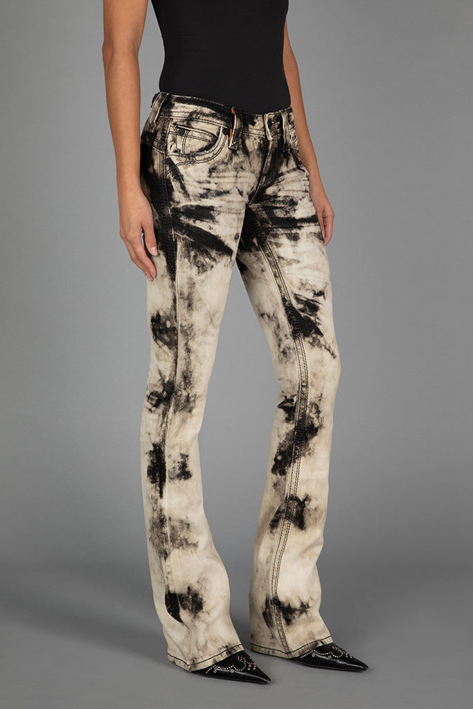 Gwen Low-Rise Bootcut Jeans in Cloud