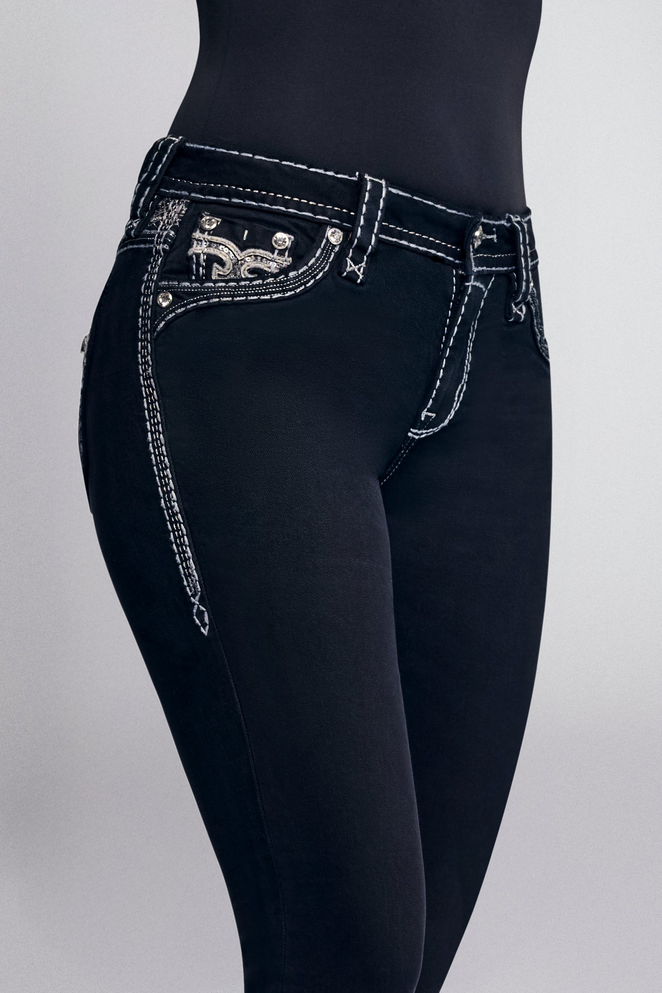 Yui Straight Jeans in Black