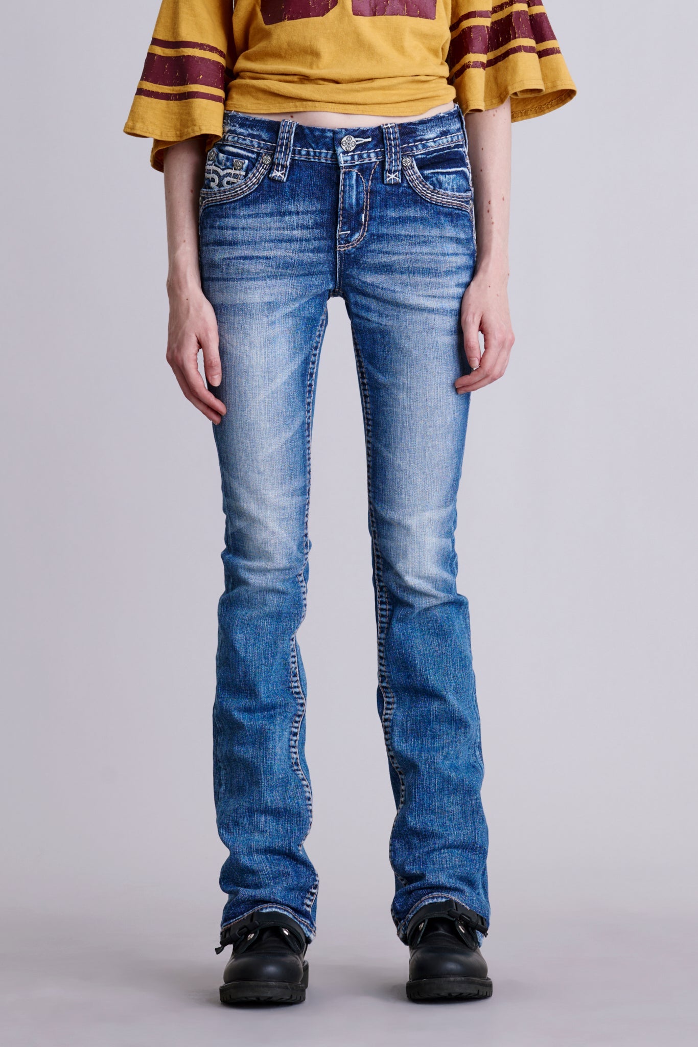 Yui Bootcut Jeans in Medium Blue
