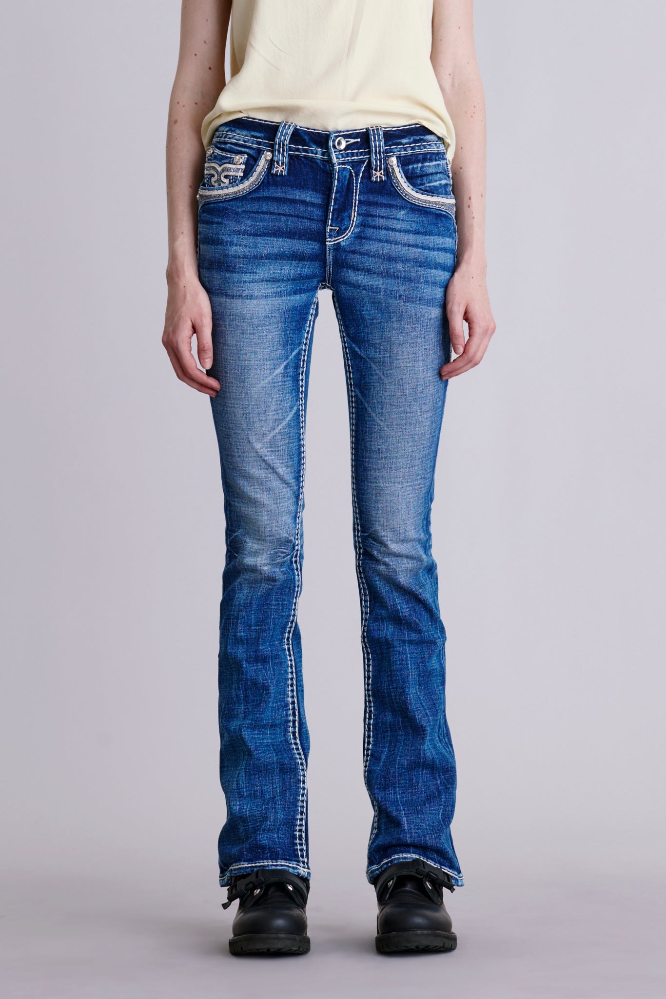Yui Bootcut Jeans in Medium Wash