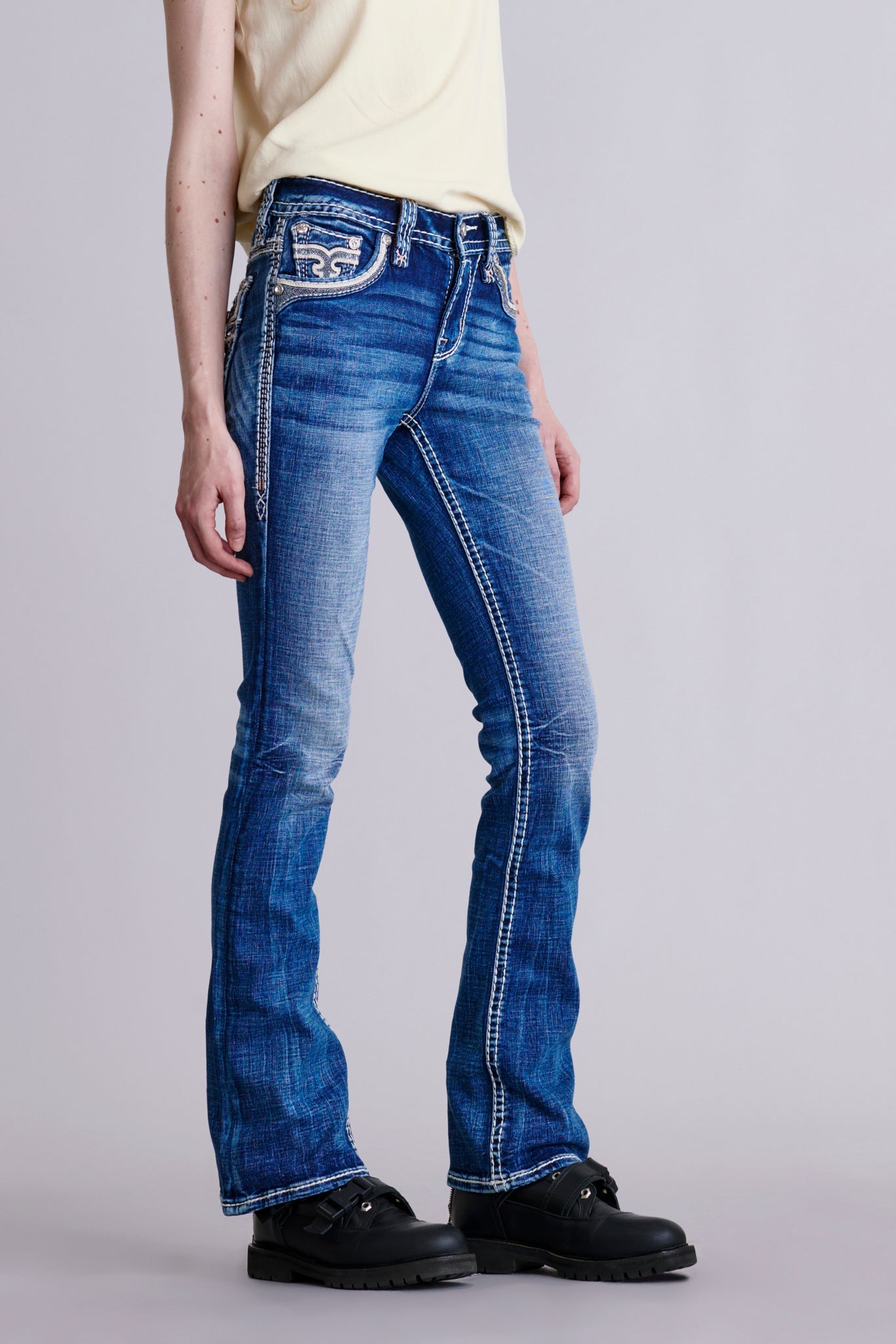 Yui Bootcut Jeans in Medium Wash