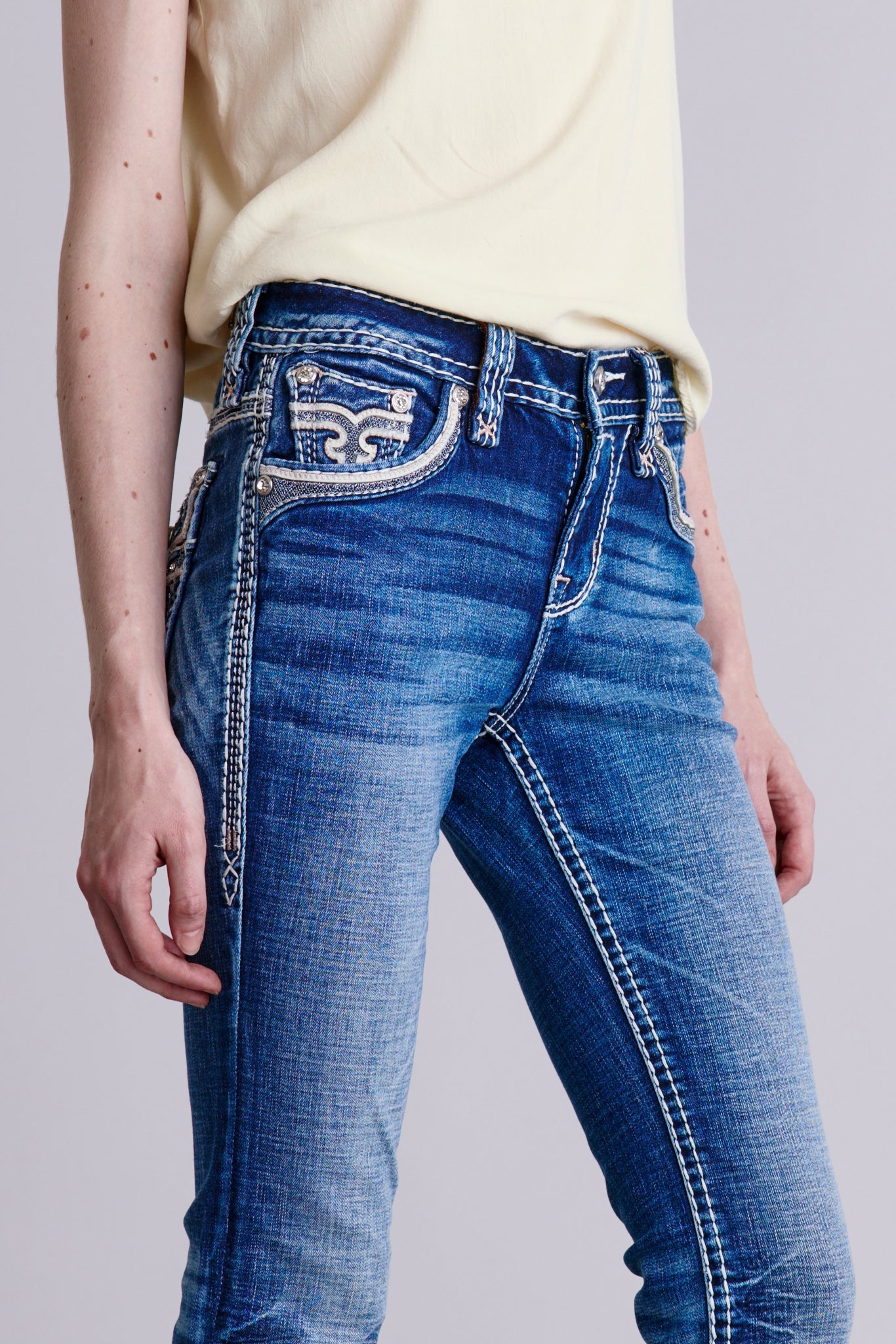 Yui Bootcut Jeans in Medium Wash