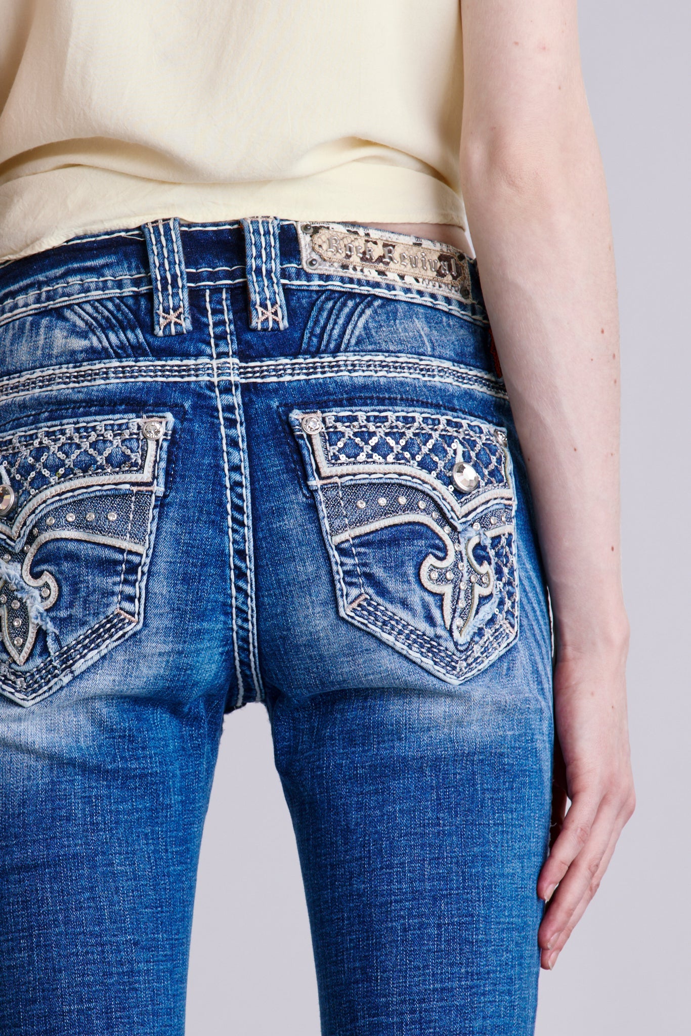 Yui Bootcut Jeans in Medium Wash
