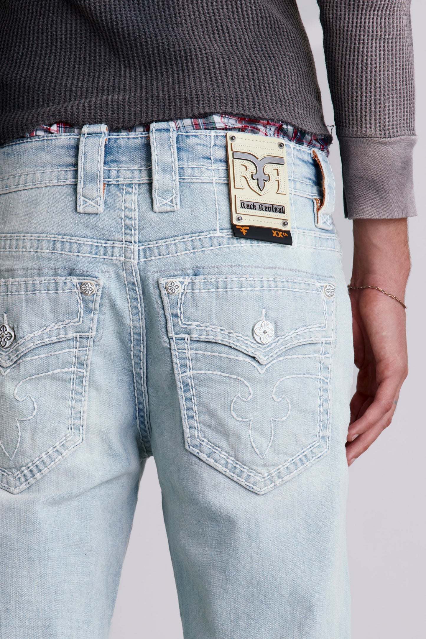 Titan Relaxed Straight in Light Wash