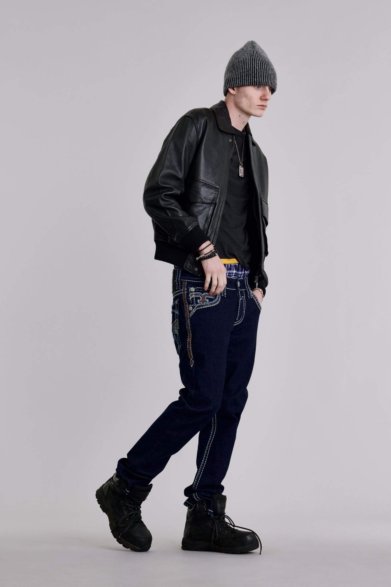 Isaiah Straight Jeans in Dark Blue