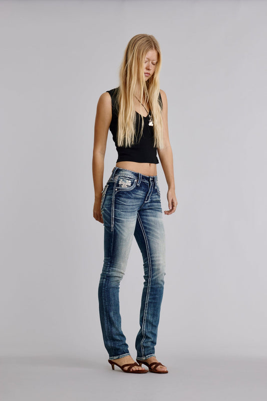 Yui Straight Jeans in Medium Wash