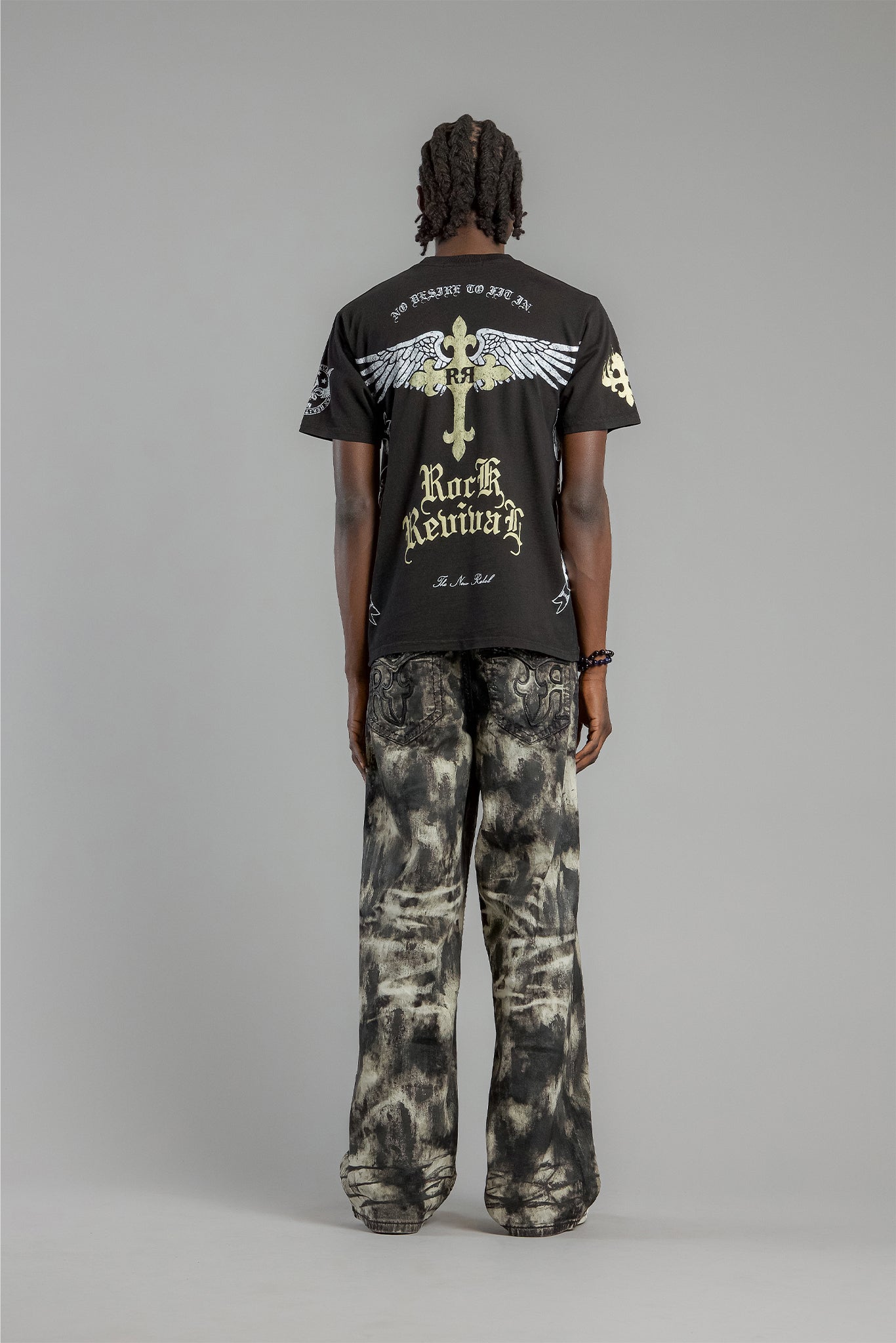 Winged Baroque Cross Graphic Tee in Black