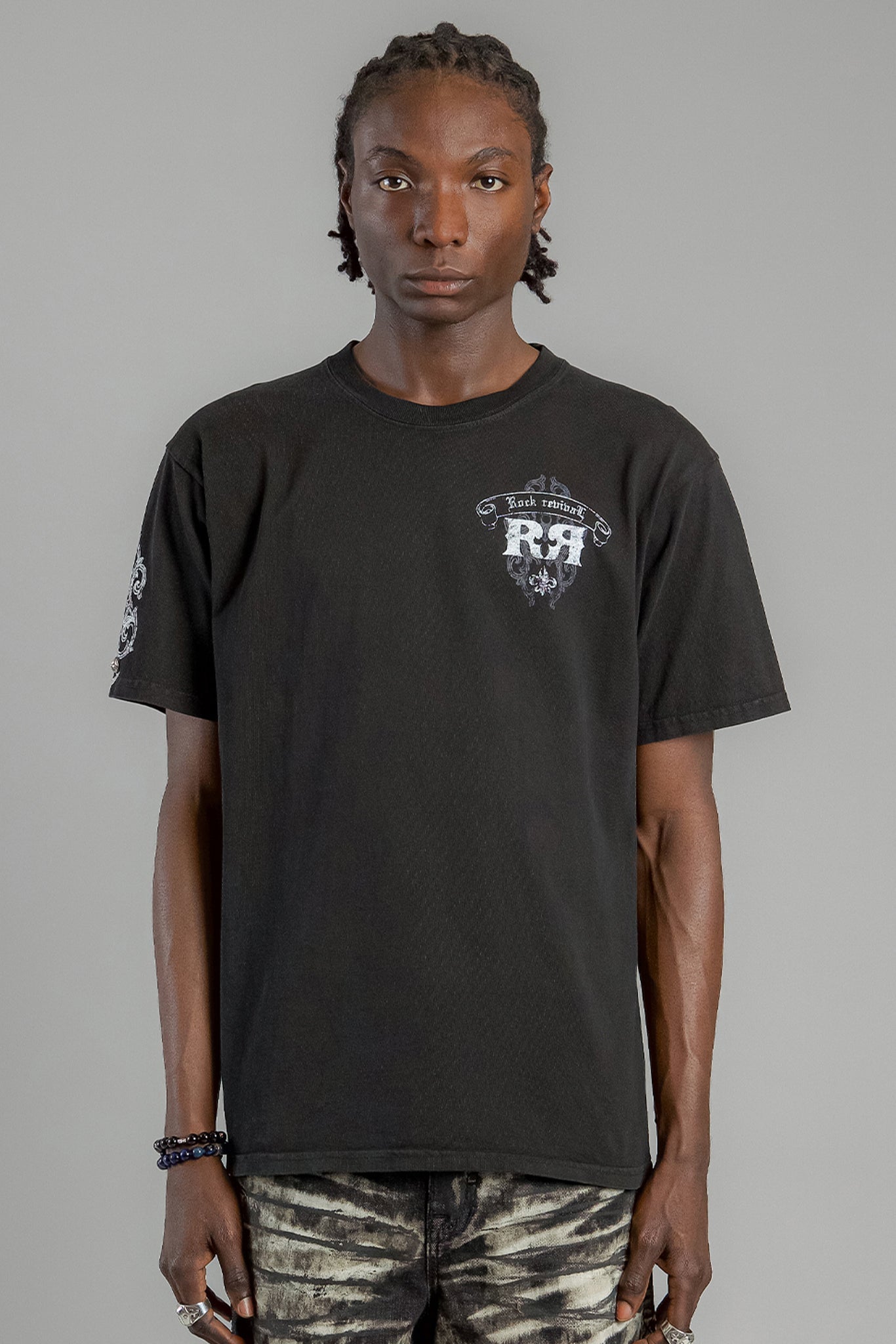 Cross Forme Tee in Black Dust/White