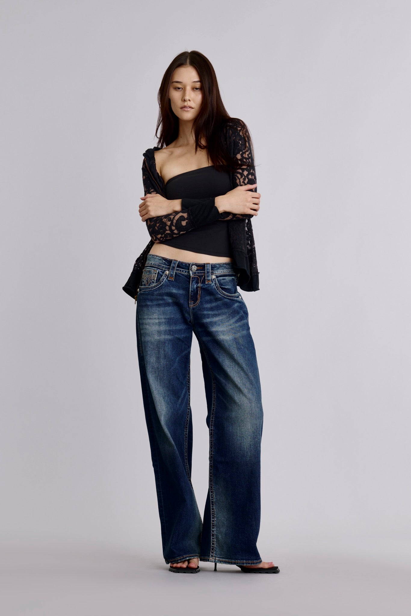 Titania Low-Rise Baggy Jeans in Dark Wash