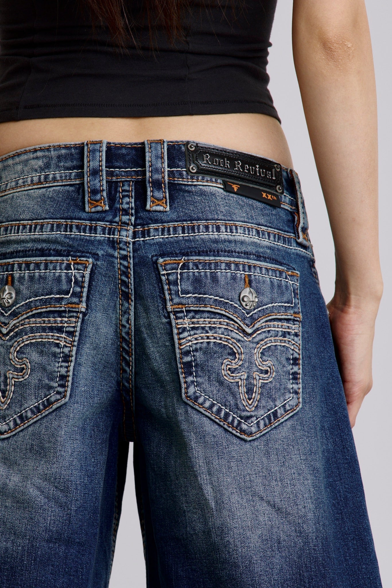 Titania Low-Rise Baggy Jeans in Dark Wash