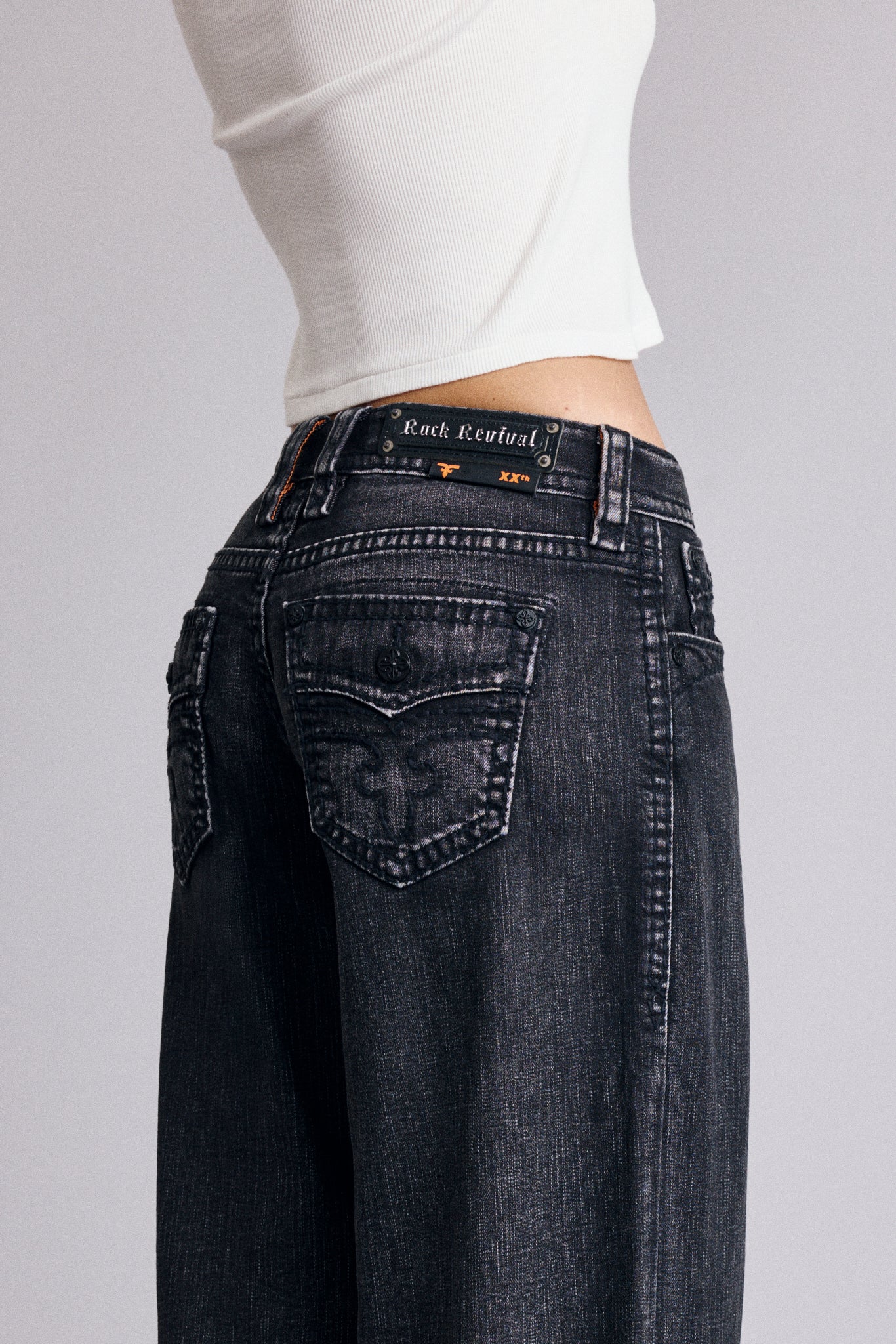 Titania Low-Rise Baggy Jeans in Black