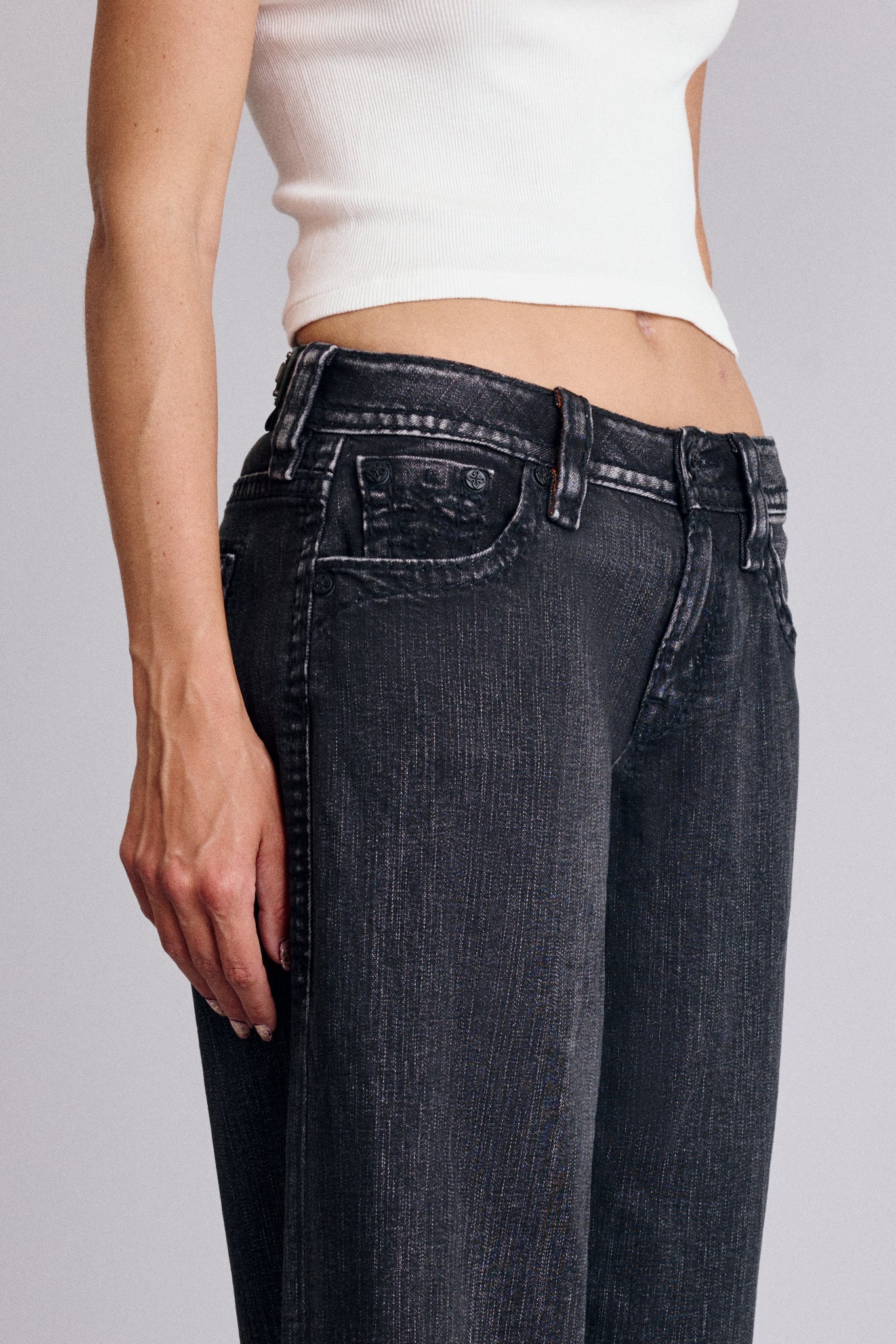 Titania Low-Rise Baggy Jeans in Black